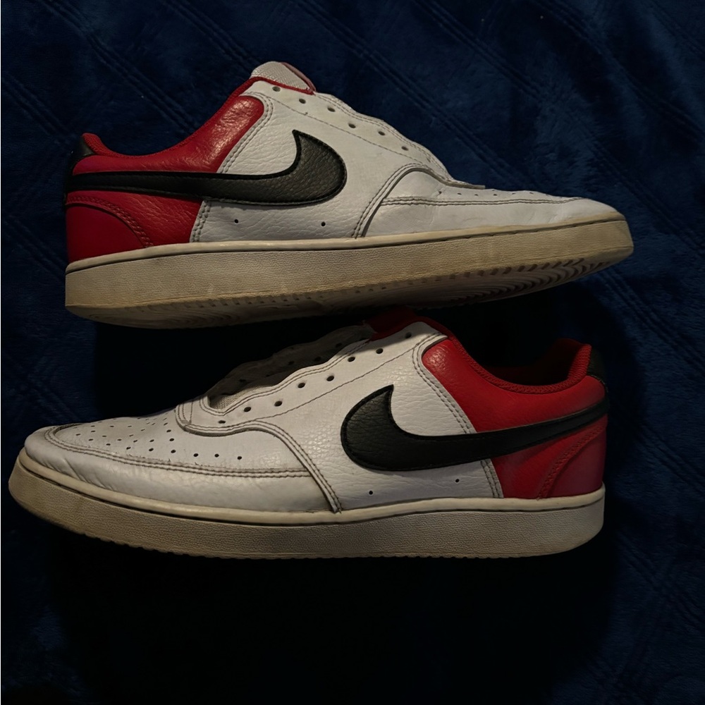 Size 10 Nike men’s court vision lo sneaker. White, red and black